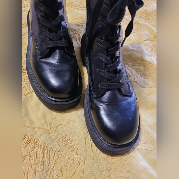 H&M SZ 8/39 Combat Boots - Picture 2 of 4